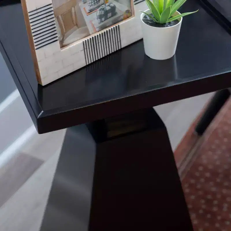 22.5" Contemporary Geometric Side Accent Table
